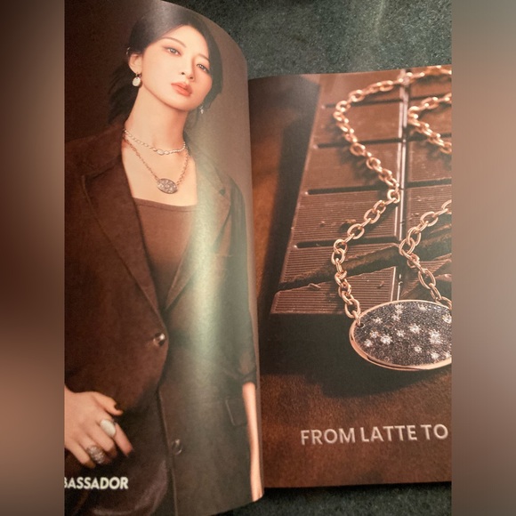 APM Monaco News Automne 2024 Issue #57 Cara Delevingne & Yang Zi Edition Special - Picture 8 of 8